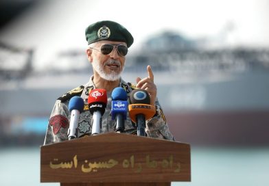 دریادار سیاری: ملت ایران هرگز تسلیم نمیشود دریادار سیاری: ملت ایران هرگز تسلیم نمیشود