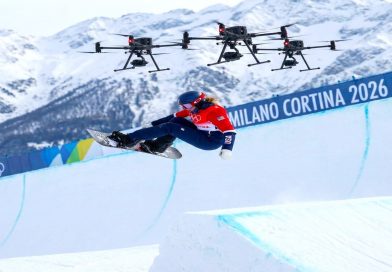 پهپادهایی که جلوی چشم ورزشکاران پرواز میکنند | تماشای تمام آنچه که اسکیباز میبیند پهپادهایی که جلوی چشم ورزشکاران پرواز میکنند | تماشای تمام آنچه که اسکیباز میبیند