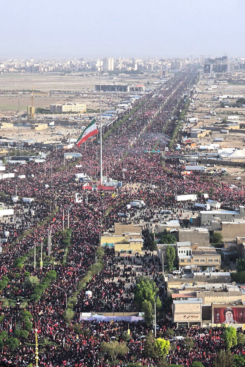 13 چهره شاخص حاضر در تشییع رهبر شهید | 4 هشدار انتقام به قاتلان امام شهید