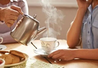 چای شبانه چه بلایی سر خواب میآورد؟ ۷ باور رایج درباره چای چای شبانه چه بلایی سر خواب میآورد؟ ۷ باور رایج درباره چای